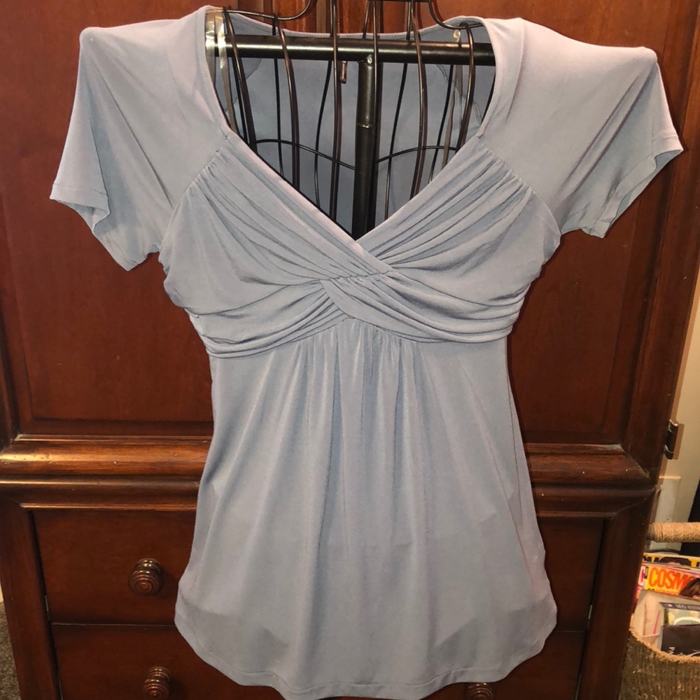 2 Daisy Fuentes tops-bundle.